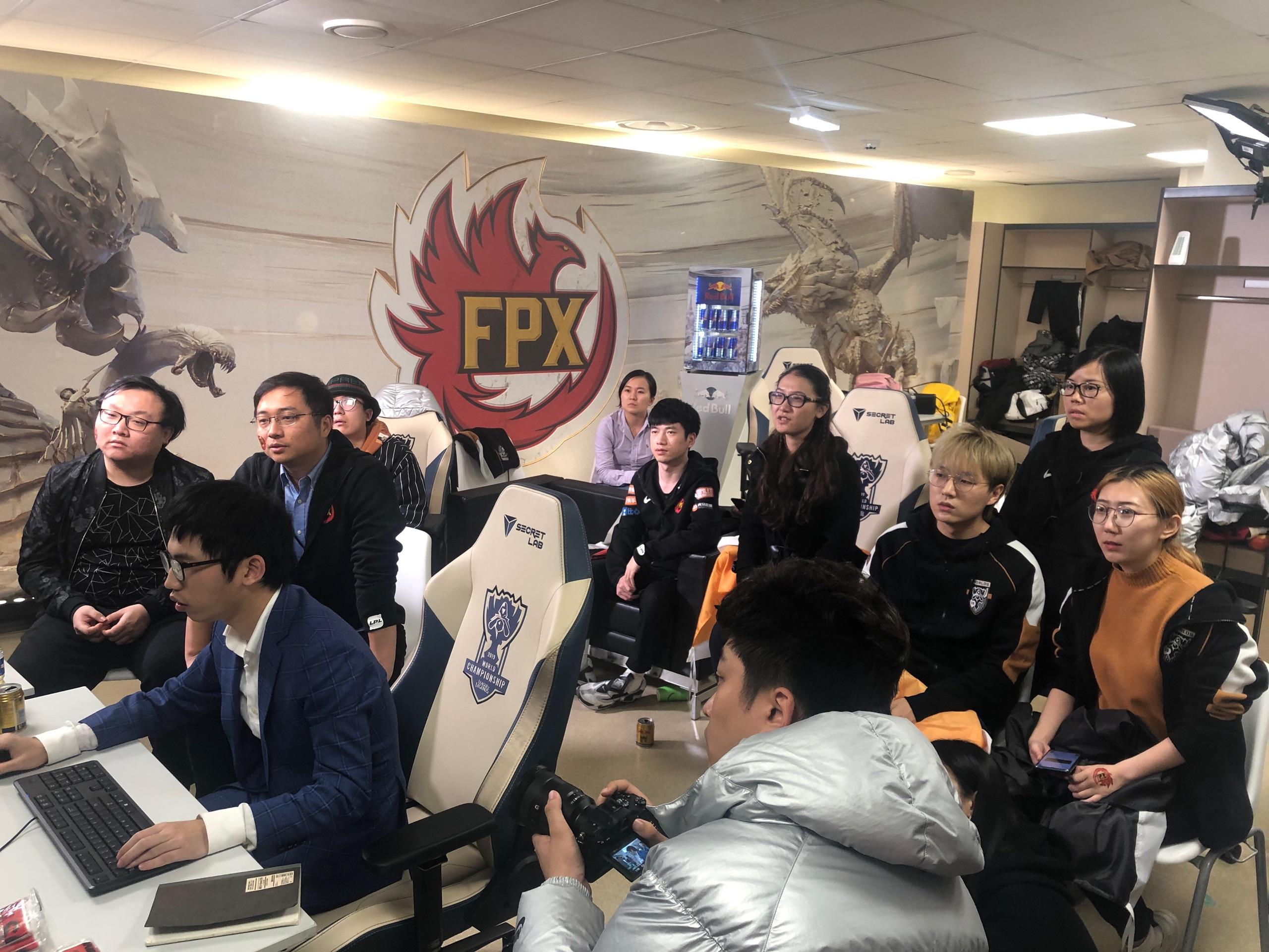 DFM绝杀G2，Uzi打出惊人五杀全球总决赛2:0（上海）