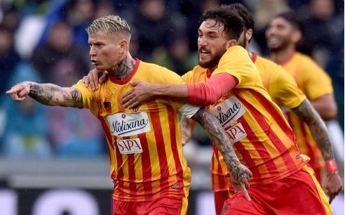 韩国乒乓球队血洗英国乒乓球队，波尔打破历史纪录的简单介绍