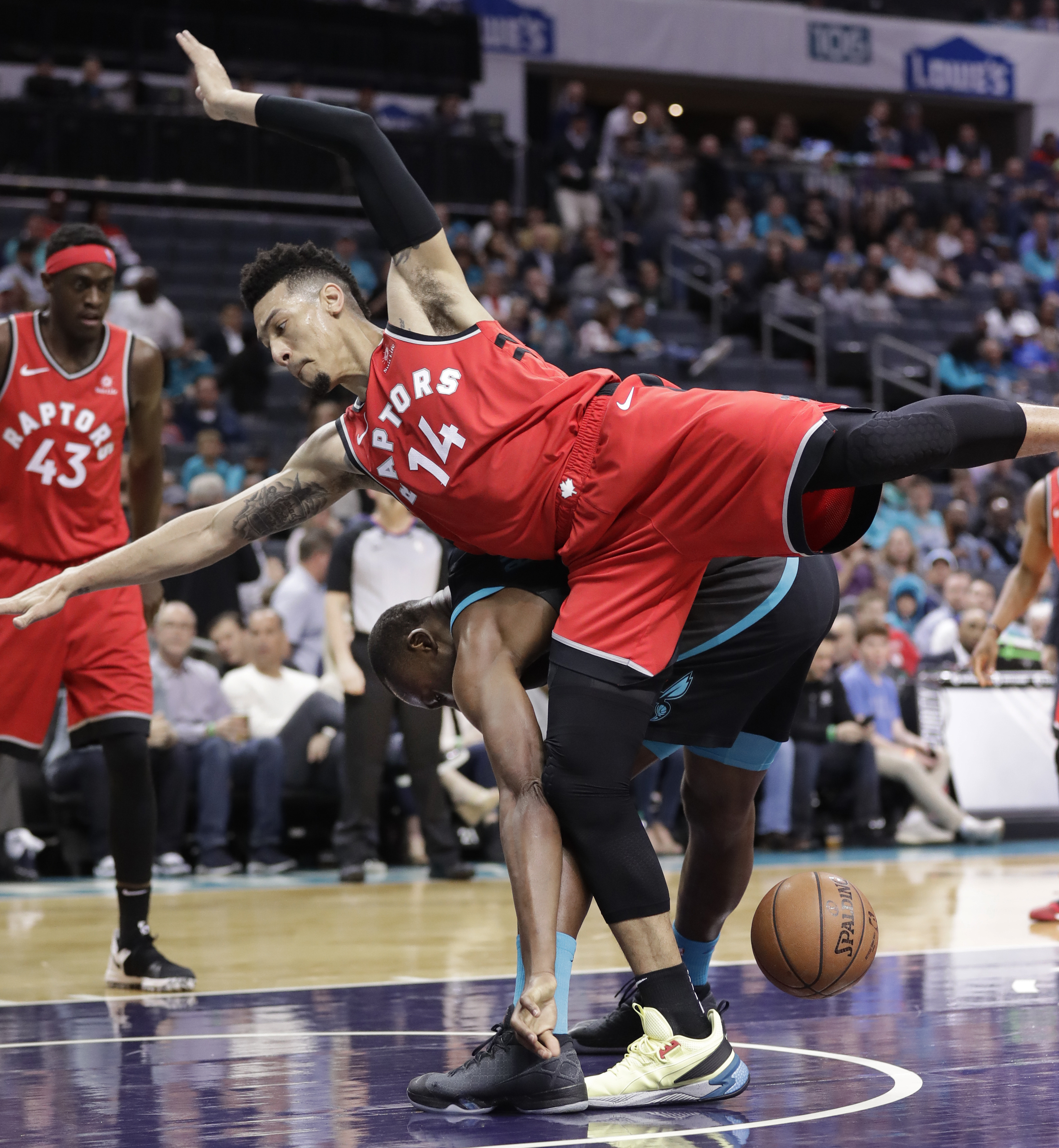 加拿大男篮强势尼克斯,丹尼·格林高光表现的简单介绍 加拿大男篮强势尼克斯,丹尼·格林高光表现的简单介绍