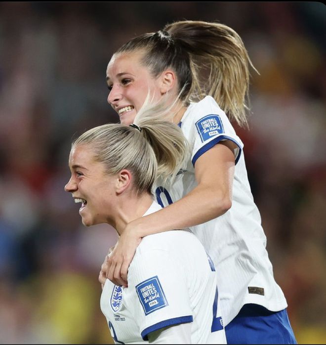 英格兰队逆转瑞典队，波尔扛起全队