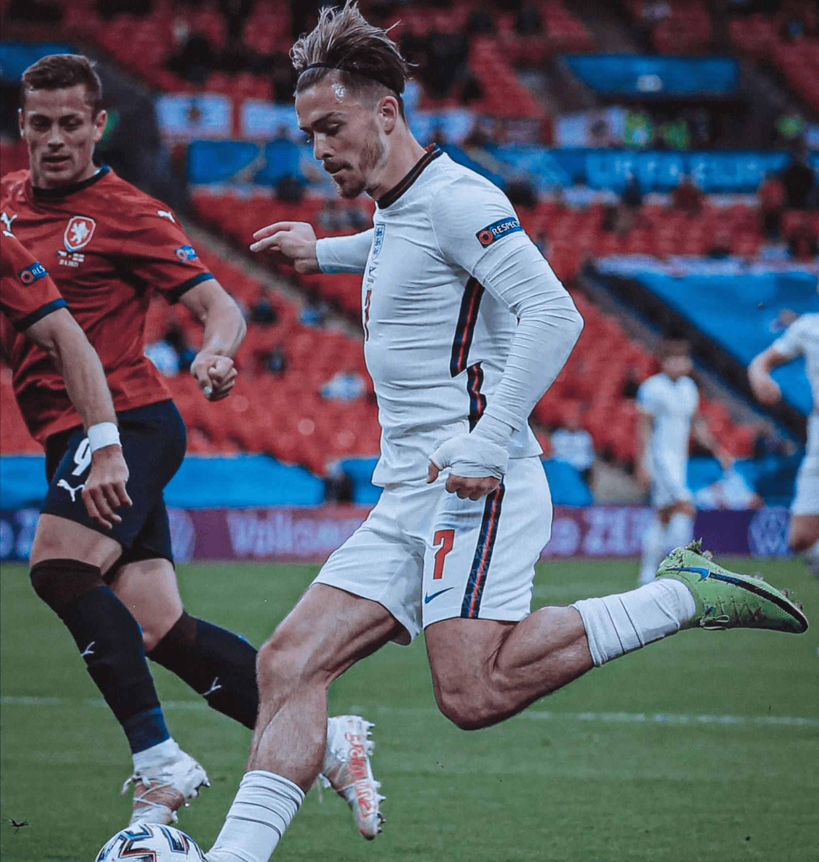 英格兰队完胜日本队，马龙刷新纪录