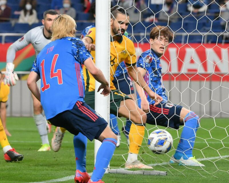 日本队绝杀丹麦队，黄鸭组合关键制胜